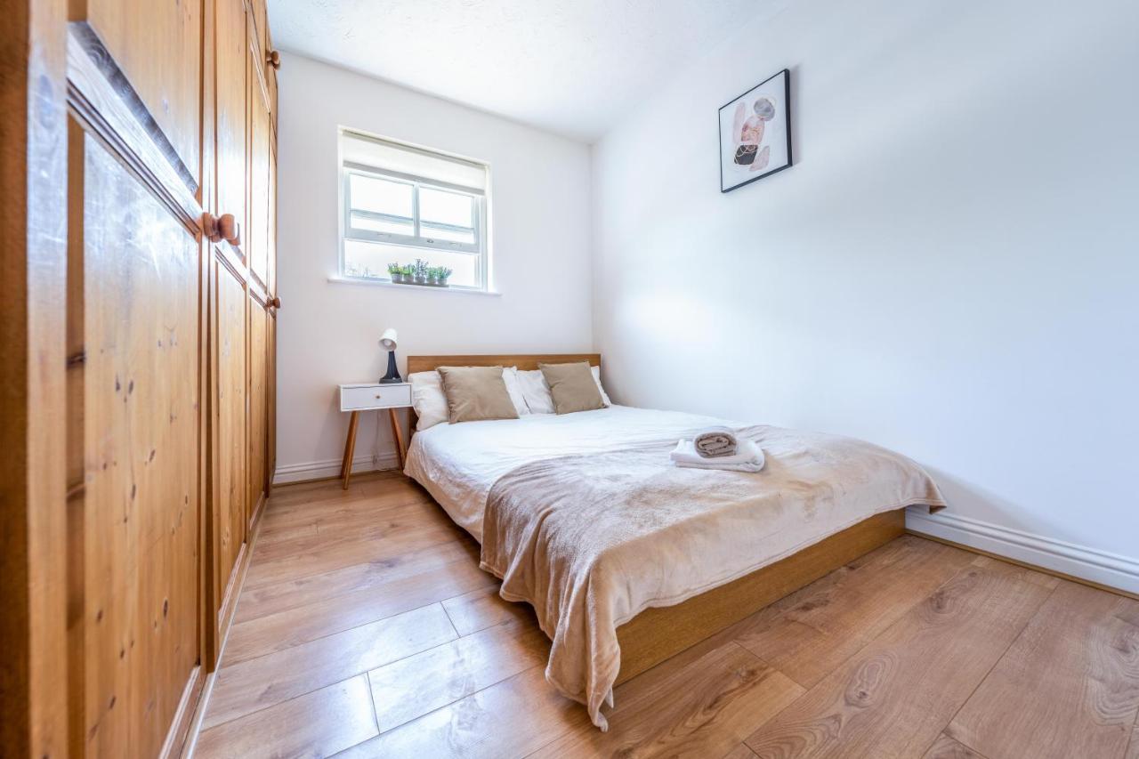 Stansted Airport & Bishops Stortford Town Centre Professional Apartment Bishop's Stortford Ngoại thất bức ảnh